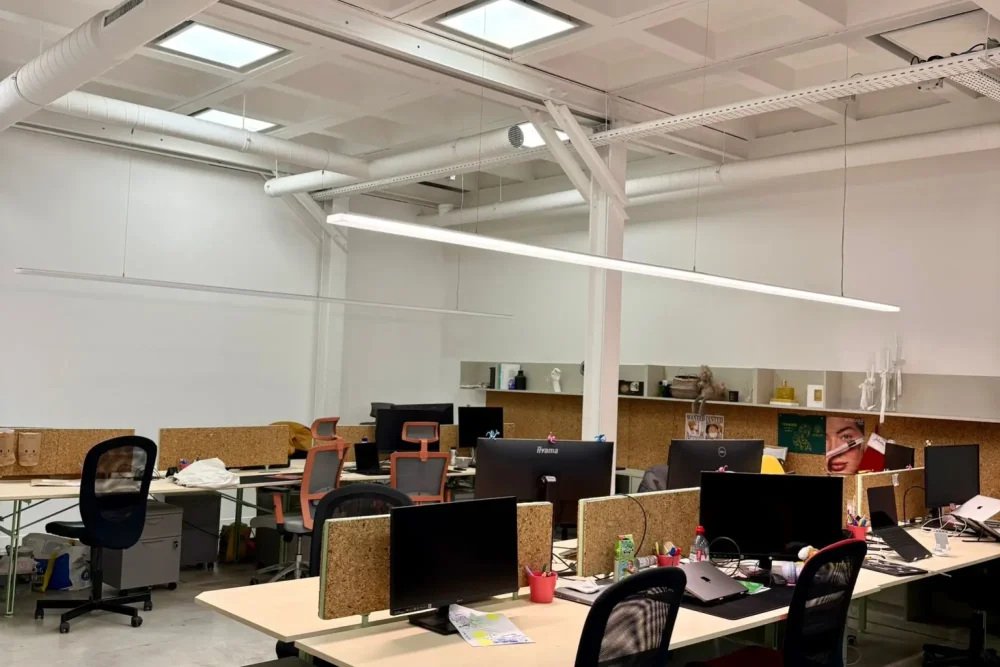 Espace indépendant - 75020 - 32 postes - 8300€