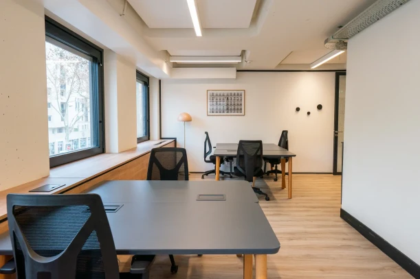 Bureau privé - 69006 - 4 postes - 1527€