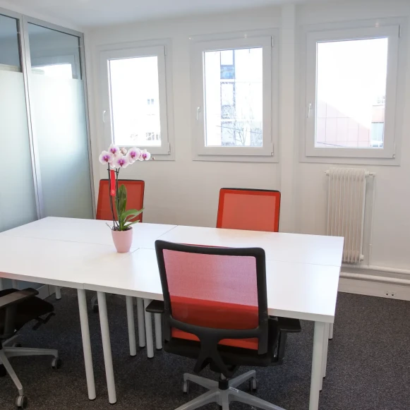 Bureau privé 14 m² 4 postes Location bureau Boulevard Gambetta Issy-les-Moulineaux 92130 - photo 1