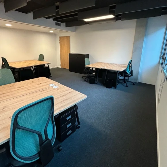 Bureau privé 30 m² 6 postes Coworking Rue Edouard Mignot Reims 51100 - photo 1