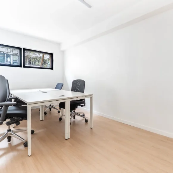Bureau privé 14 m² 4 postes Coworking Avenue du Général Michel Bizot Paris 75012 - photo 1