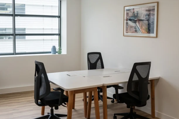 Bureau privé - 59800 - 3 postes - 1135€