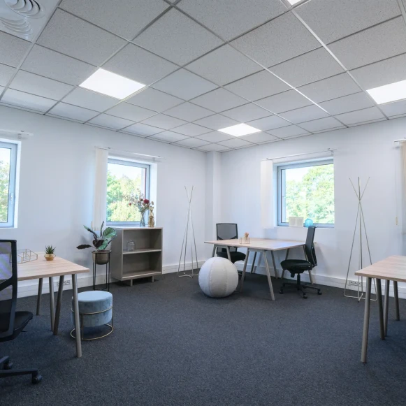 Bureau privé 27 m² 6 postes Coworking Avenue Léonard de Vinci Pessac 33600 - photo 1