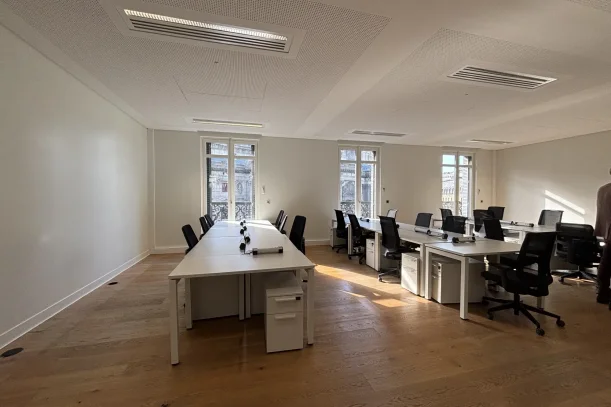 Bureau privé - 75009 - 100 postes - 85000€