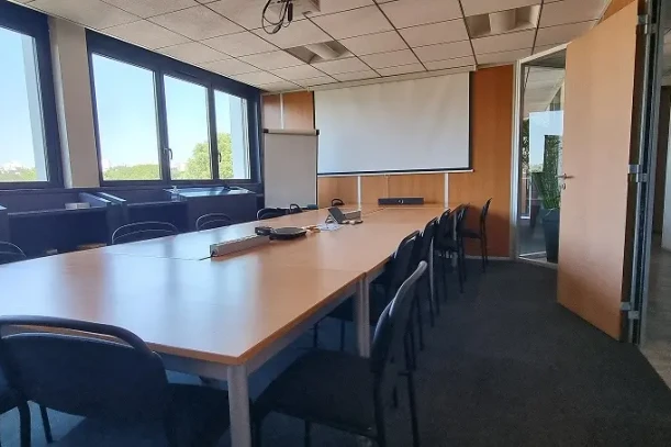 Open Space - 69100 - 4 postes - 250€