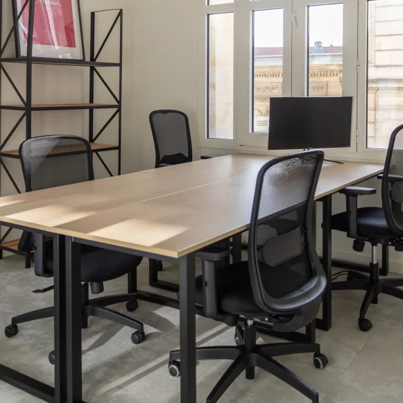 Bureau privé 24 m² 5 postes Coworking Rue Turenne Bordeaux 33000 - photo 1