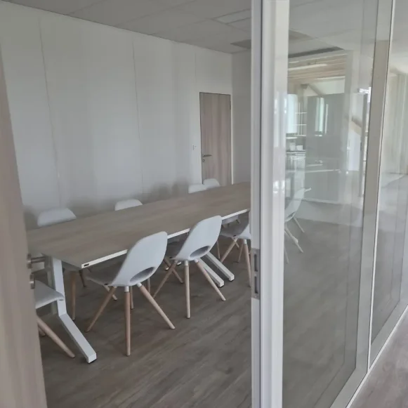 Bureau privé 20 m² 3 postes Coworking Rue Alice Guy Blaché Saint-Priest 69800 - photo 4