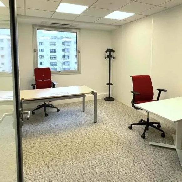 Bureau privé 13 m² 3 postes Coworking Rue de l'Abreuvoir Courbevoie 92400 - photo 5