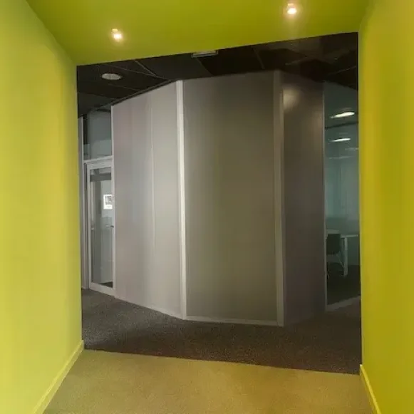 Bureau privé 14 m² 2 postes Location bureau Rue Jacques-Louis Hénon Lyon 69004 - photo 6