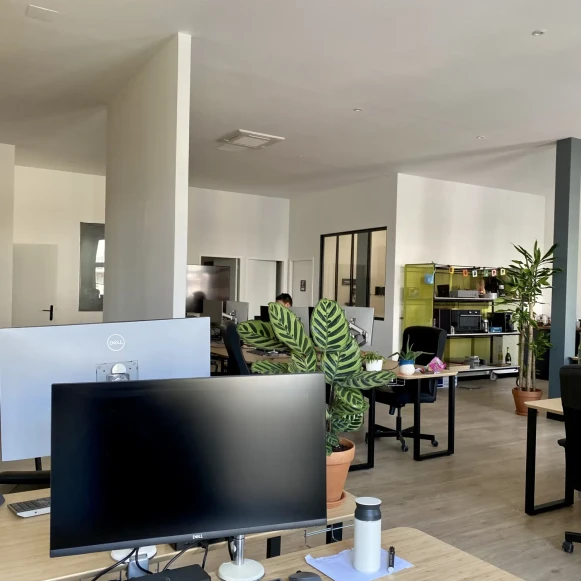 Bureau privé 145 m² 22 postes Location bureau Place Canteloup Bordeaux 33800 - photo 4
