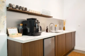 Bureau privé - 13006 - 8 postes - 1990€