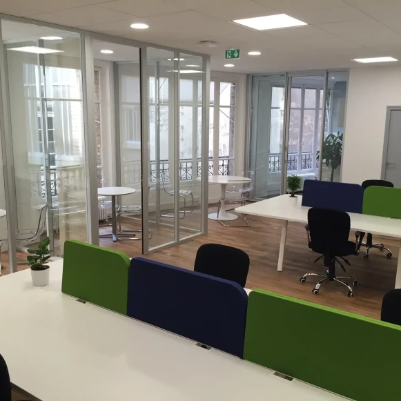 Bureau privé 16 m² 4 postes Location bureau Rue du Renard Paris 75004 - photo 2