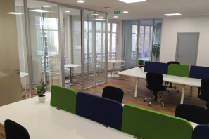 Bureau privé - 75004 - 4 postes - 1400€