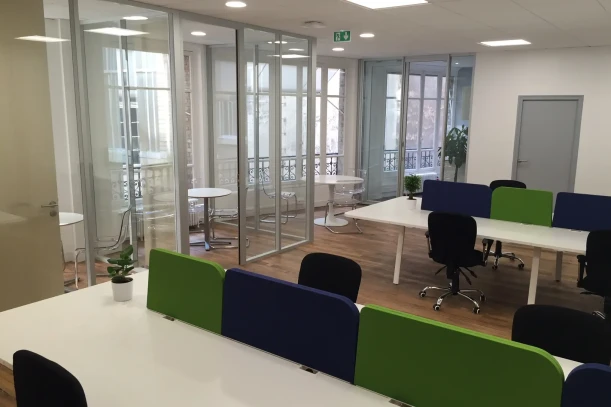 Bureau privé - 75004 - 4 postes - 1400€