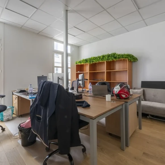 Bureau privé 20 m² 4 postes Location bureau Rue des Saussaies Paris 75008 - photo 1