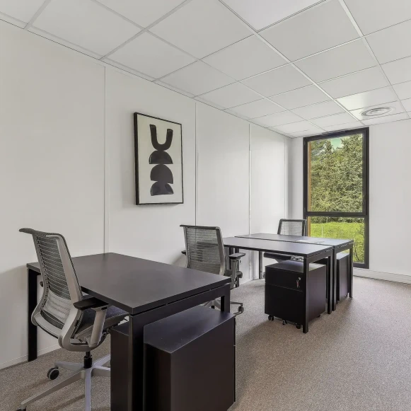 Bureau privé 14 m² 3 postes Location bureau Rue Paul Langevin Aix-en-Provence 13290 - photo 1