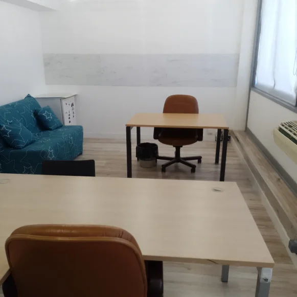 Bureau privé 22 m² 2 postes Coworking Avenue du Prado Marseille 13008 - photo 1