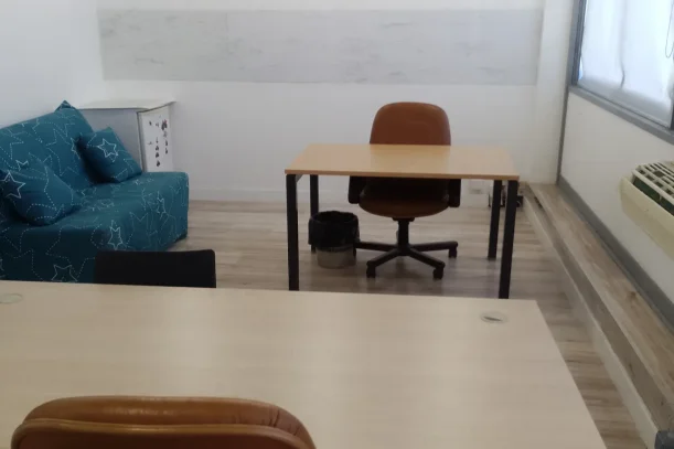Bureau privé - 13008 - 2 postes - 599€