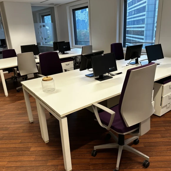 Bureau privé 33 m² 8 postes Coworking Rue Hoche Puteaux 92800 - photo 2