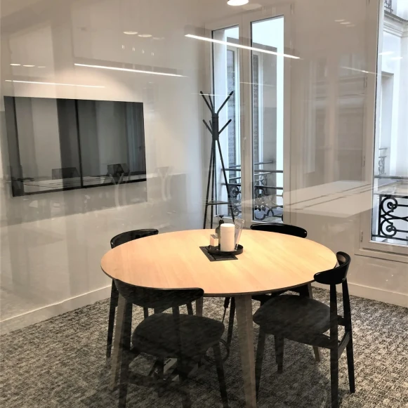 Bureau privé 48 m² 12 postes Coworking Rue de Choiseul Paris 75002 - photo 4