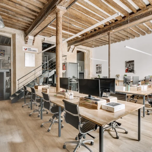 Espace indépendant 240 m² 35 postes Location bureau Rue du Vertbois Paris 75003 - photo 1