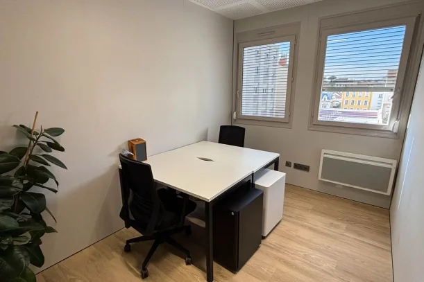 Bureau privé - 69003 - 2 postes - 390€