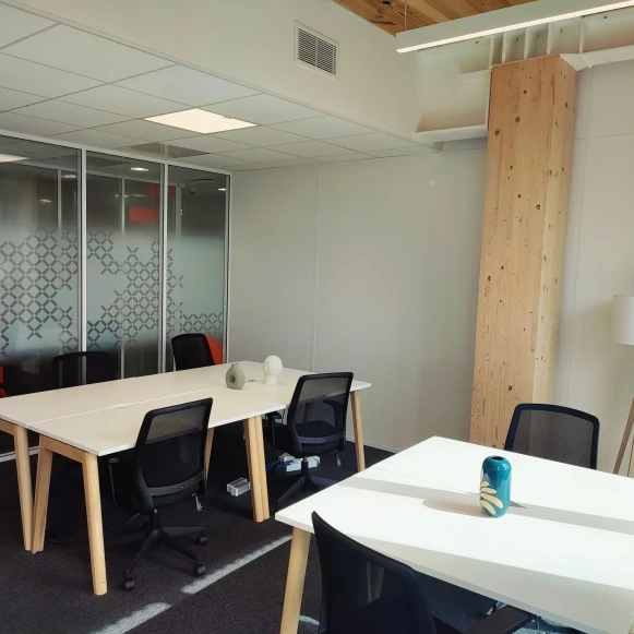 Bureau privé 28 m² 8 postes Coworking Rue Alek Plunian Saint-Jacques-de-la-Lande 35136 - photo 5