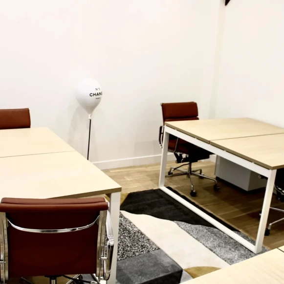 Bureau privé 30 m² 6 postes Coworking Rue Bichat Paris 75010 - photo 1