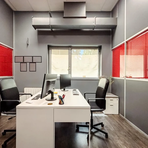 Bureau privé 10 m² 2 postes Location bureau Chemin des Cordeliers Mantes-la-Ville 78711 - photo 5