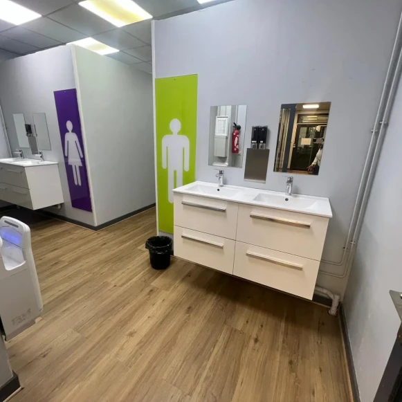 Bureau privé 22 m² 4 postes Coworking Rue Rabelais Montreuil 93100 - photo 12