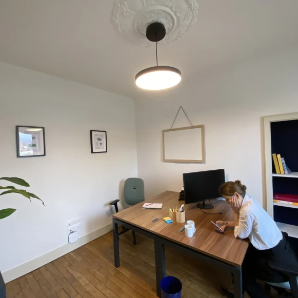 Bureau privé 16 m² 2 postes Coworking Rue Marcellin Berthelot Nuits-Saint-Georges 21700 - photo 2