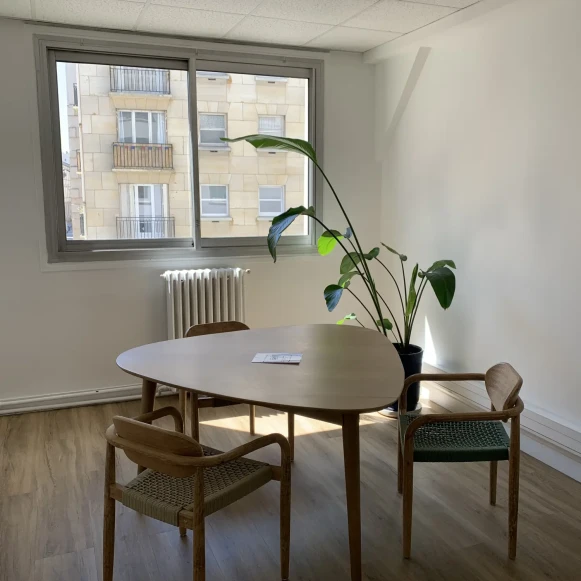 Bureau privé 15 m² 3 postes Location bureau Rue Chanzy Paris 75011 - photo 2