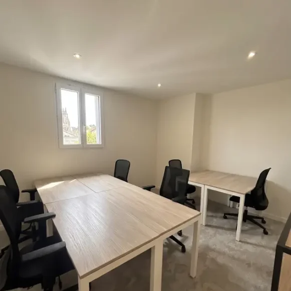 Bureau privé 17 m² 6 postes Coworking Rue Turenne Bordeaux 33000 - photo 1