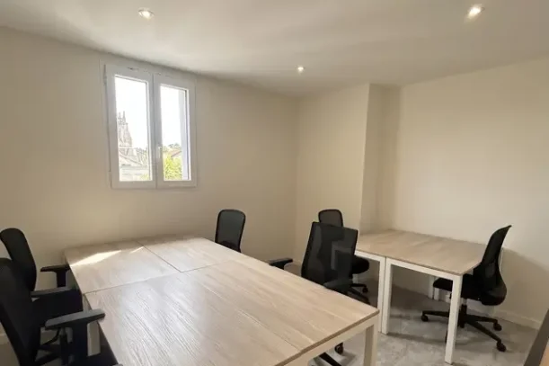 Bureau privé - 33000 - 6 postes - 2099€