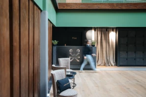 Open Space - 38240 - 20 postes - 180€