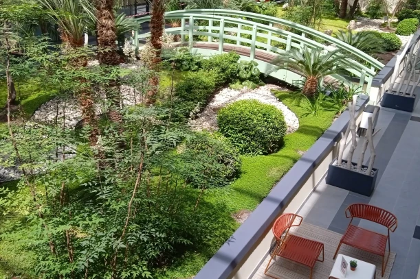 Bureau privé - 06560 - 6 postes - 1350€