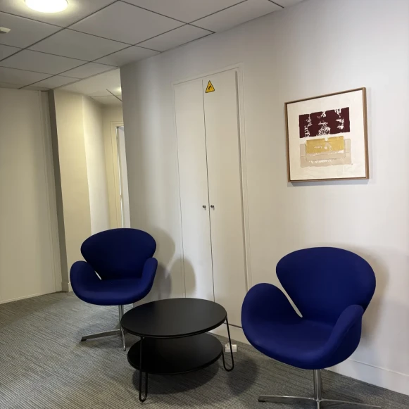 Bureau privé 18 m² 4 postes Location bureau Rue Pasquier Paris 75008 - photo 9