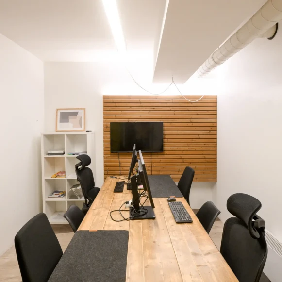 Bureau privé 12 m² 6 postes Coworking Rue du Cloître Saint-Merri Paris 75004 - photo 5