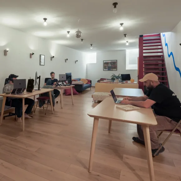 Open Space  10 postes Location bureau Place Jean Jaurès Marseille 13005 - photo 2