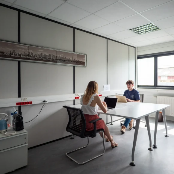 Bureau privé 14 m² 2 postes Coworking Boulevard Clemenceau Saint-Brieuc 22000 - photo 2