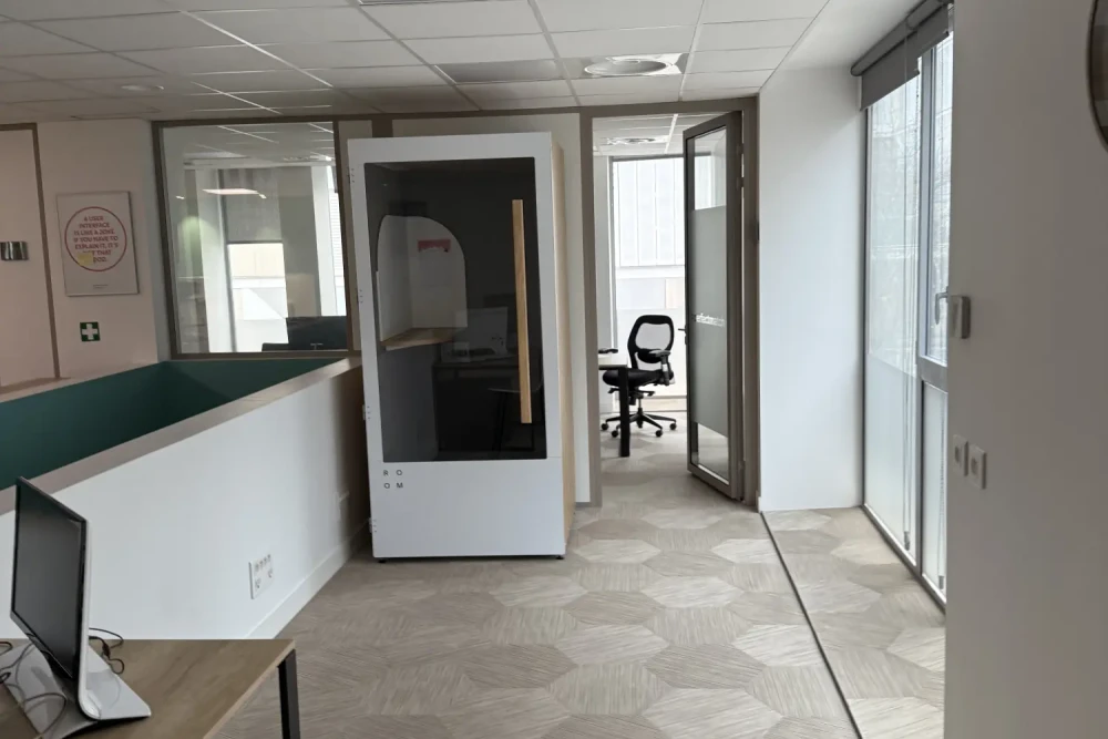 Open Space - 69002 - 9 postes - 290€