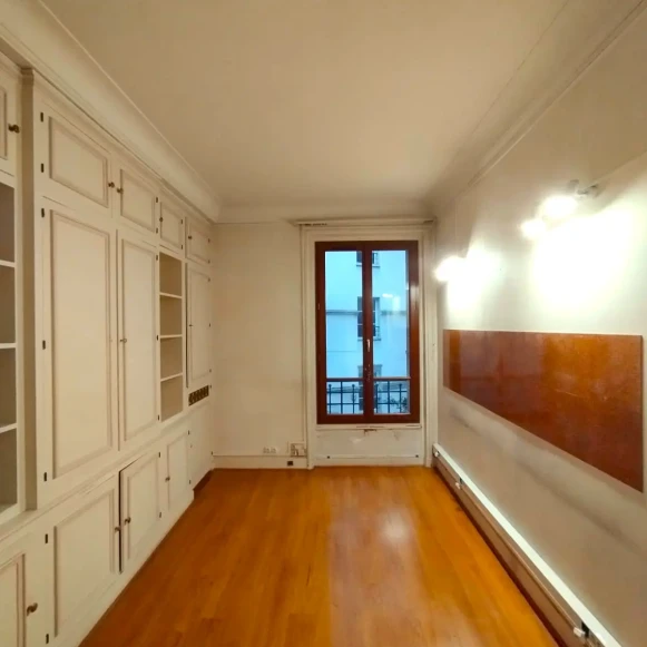Bureau privé 13 m² 3 postes Location bureau Rue Chasseloup Laubat Paris 75015 - photo 1