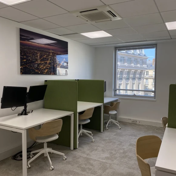 Espace indépendant 18 m² 6 postes Location bureau Boulevard du Montparnasse Paris 75014 - photo 2