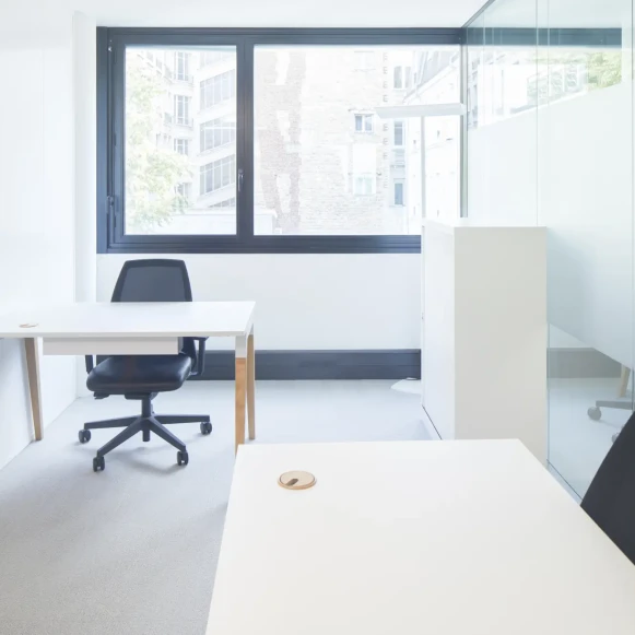 Bureau privé 12 m² 2 postes Location bureau Avenue Charles de Gaulle Neuilly-sur-Seine 92200 - photo 2