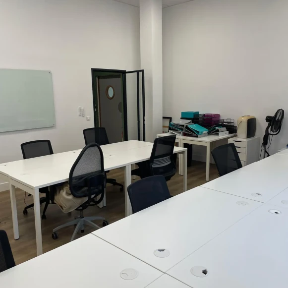 Bureau privé 31 m² 10 postes Location bureau Rue des Francs Bourgeois Paris 75004 - photo 4