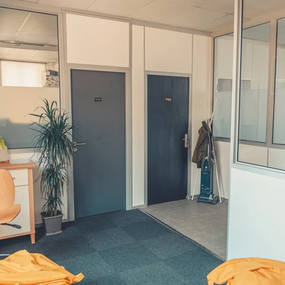 Bureau privé 22 m² 4 postes Coworking Rue Emile Decorps Villeurbanne 69100 - photo 6