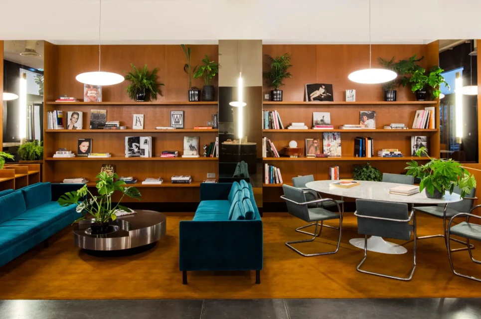 The bureau I - 28 Cours Albert 1er Paris 08