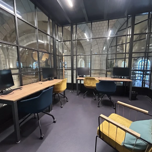 Bureau privé 18 m² 8 postes Coworking Rue Mondésir Nantes 44000 - photo 2