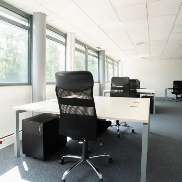 Bureau privé 26 m² 4 postes Location bureau Avenue du Lac du Bourget Le Bourget-du-Lac 73370 - photo 3