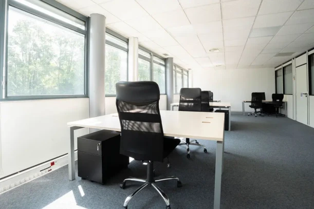 Bureau privé - 73370 - 4 postes - 470.16€